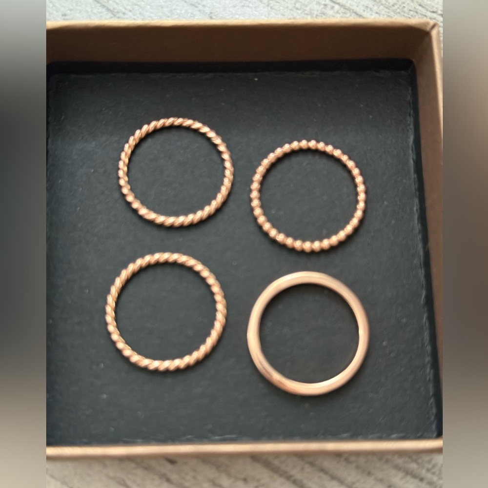 Rose Gold stackable ring set - Picture 5 of 6